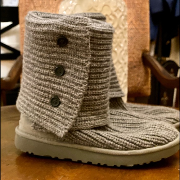 GREY  SWEATER UGG BOOTS SIZE 7! - Picture 4 of 12